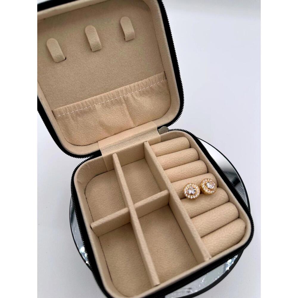 Blingy Gold Heart Studs with Travel Jewelry Box, Brand New - Picture 3 of 3